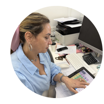 Rouba trying Voco Chat vocabulary on our Talk Pad AAC device.